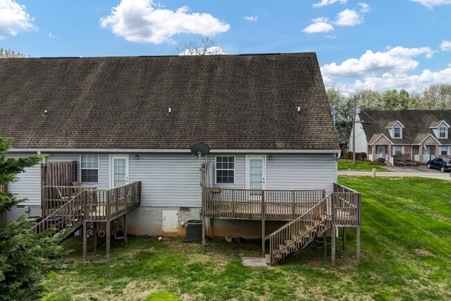 Building Photo - 1062 Blinken St