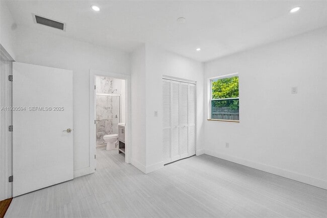 Building Photo - 1430 Michigan Ave