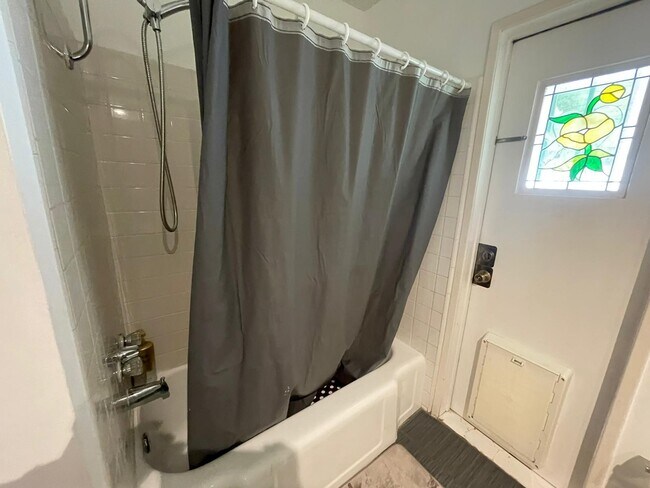 Bathroom / Shower 2 - 6151 Wilbur Ave