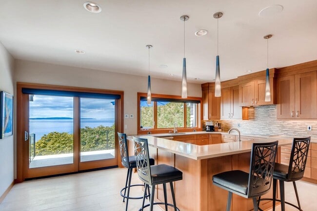 Building Photo - Blue Ridge Waterfront Home