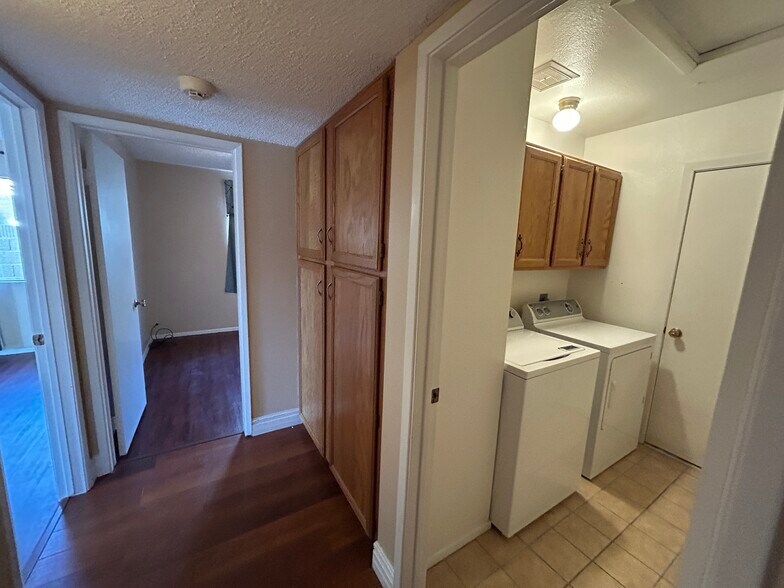 Building Photo - 12138 S Tomi Dr