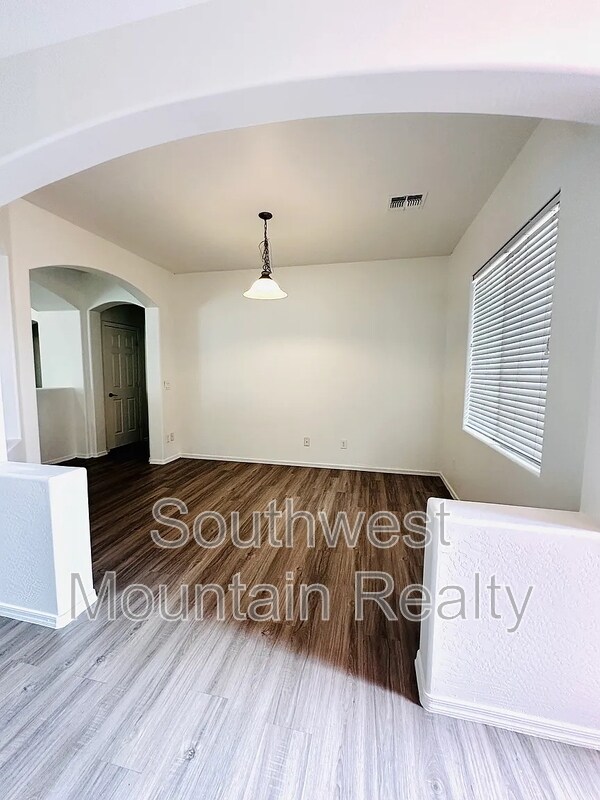 Building Photo - 2070 E Indigo Dr