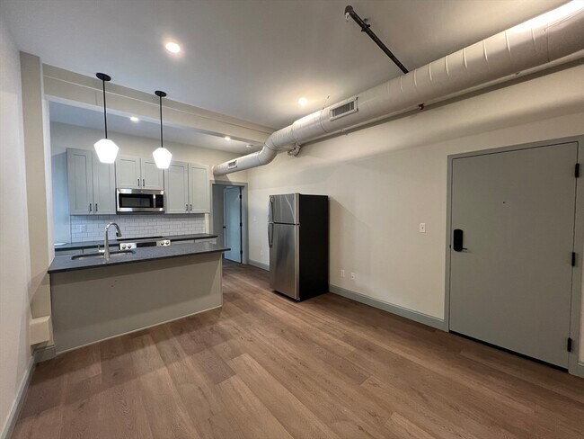 Primary Photo - 160 Seabury St