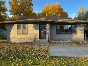 Building Photo - 2 bed 1 bath home for rent