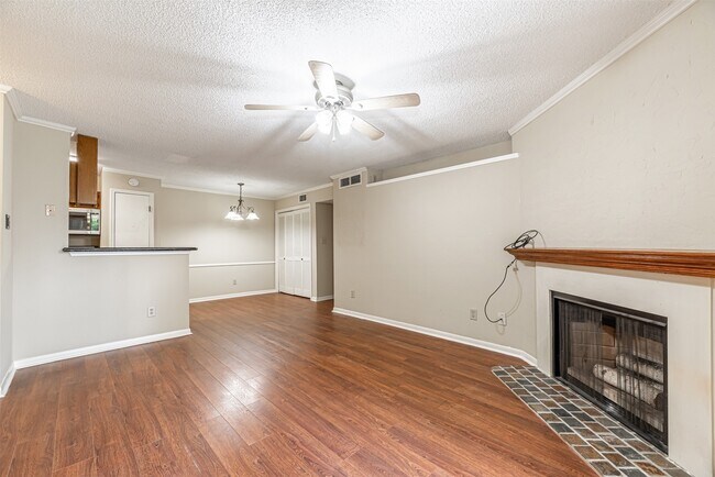 Building Photo - 2121 Hepburn St