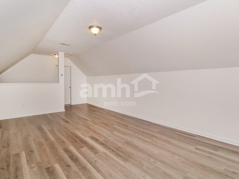 Building Photo - 7236 Walking Horse Ct