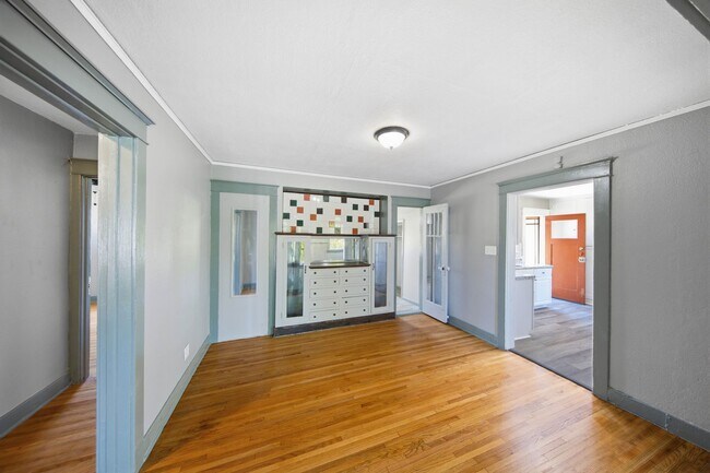 Building Photo - Classic Anaheim Living with Prime Location