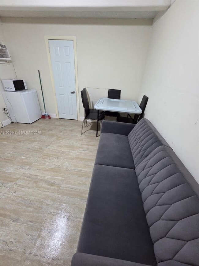 Building Photo - 1420 SW 129th Ct