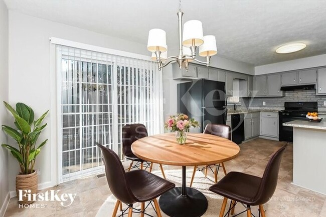 Building Photo - 3746 Lavilla Dr