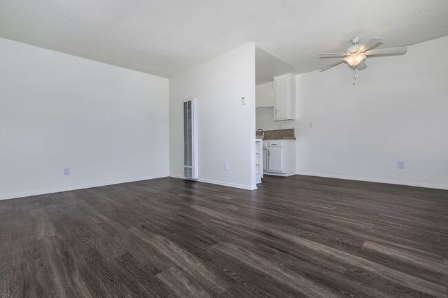Building Photo - Glenwood Apartment Homes