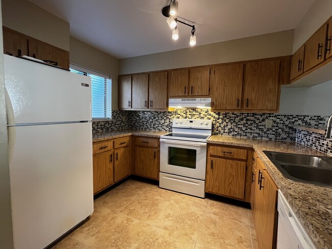 Kitchen with matching appliances - 1694 SW Crossing Cir