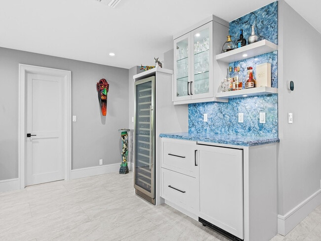 Building Photo - 2754 NE 31st Ct