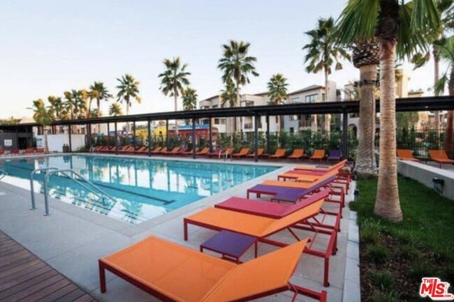 Building Photo - 6400 Crescent Prk E