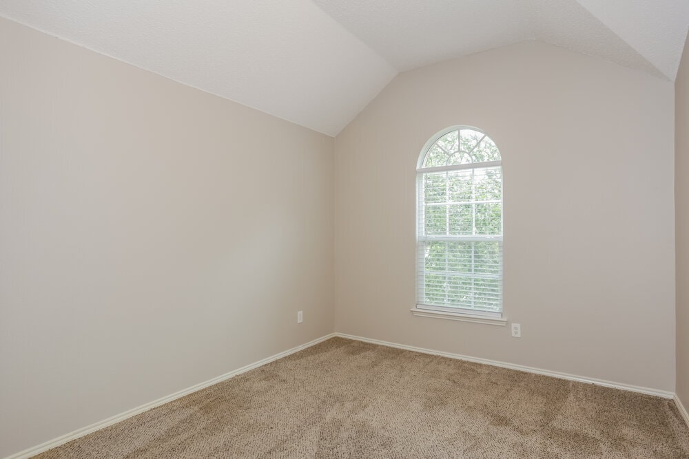 Building Photo - 2504 Frontier Dr