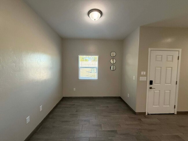 Building Photo - 803 N Van Alstine St