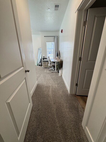 Building Photo - 3120 S 200 W