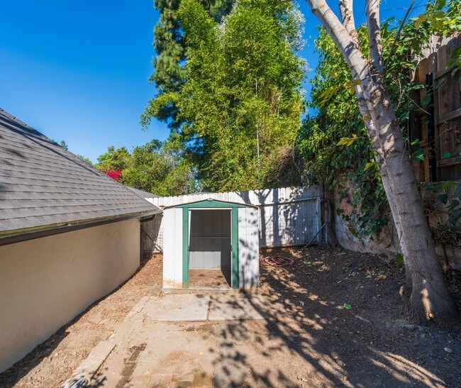 Building Photo - Beautiful Sherman Oaks Home Rental!