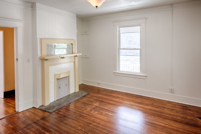 Building Photo - 308 W 40th St