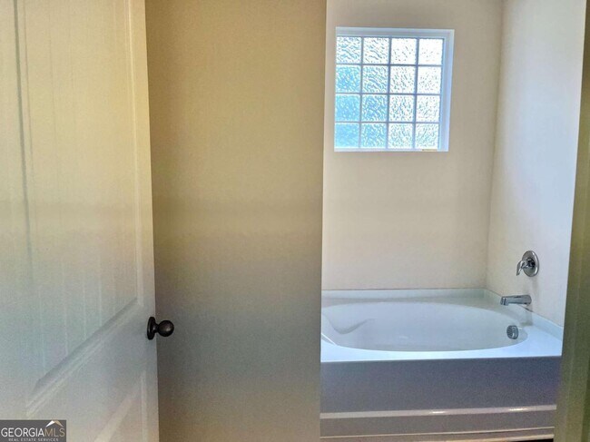 Building Photo - 107 Rapps Ave