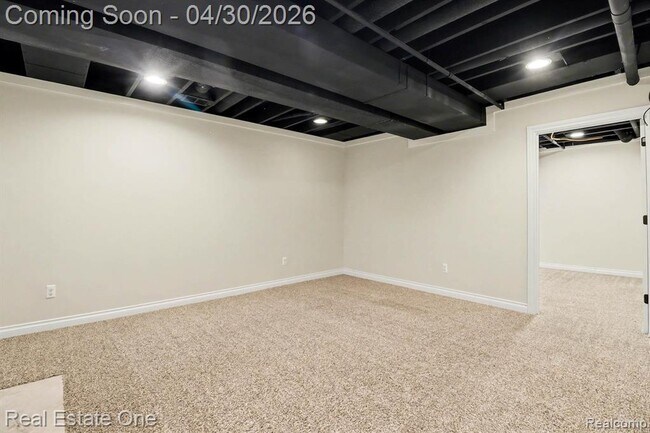 Building Photo - 714 E University Ave