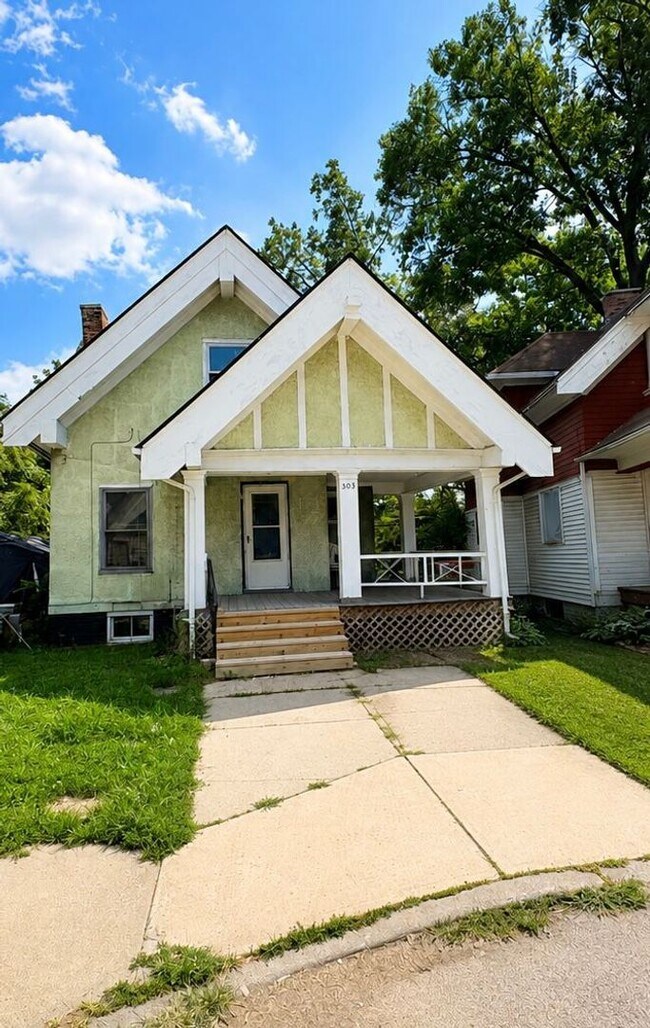 Building Photo - 303 Hillwood Dr