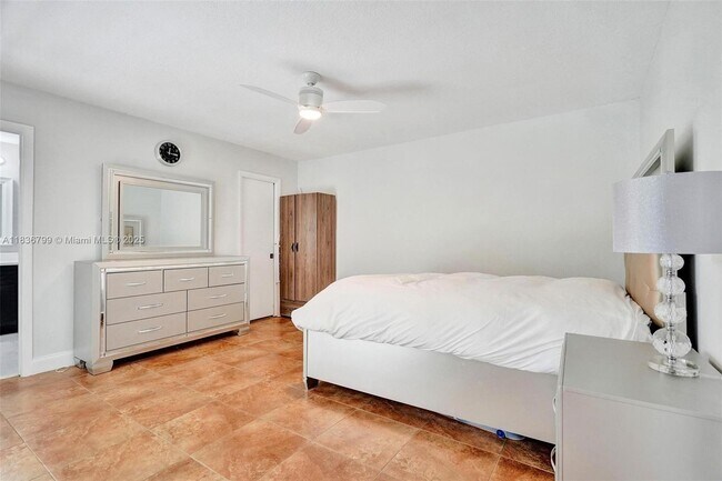 Building Photo - 10850 NW 29th Manor