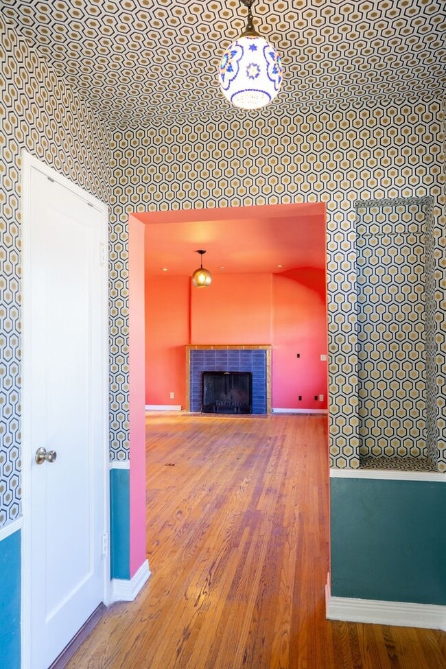 Building Photo - Vibrant 2b2b Franklin Hills / Los Feliz Home - Huge Private Grass  Yard - Central HVAC