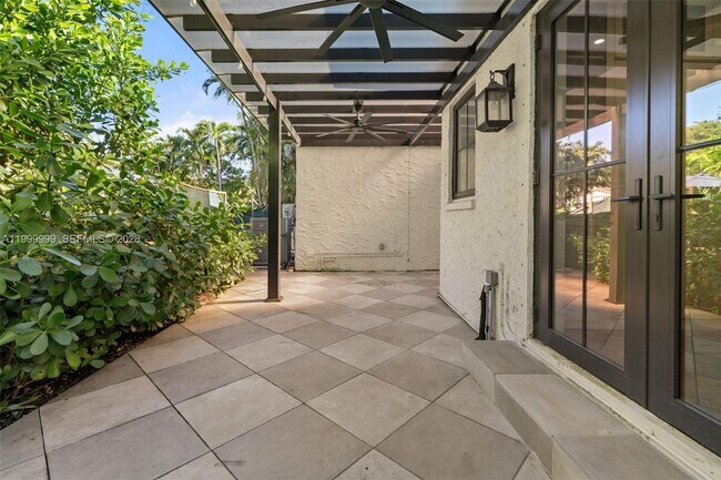 Building Photo - 415 Aledo Ave