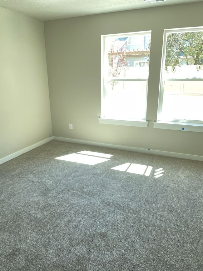 Building Photo - Beautiful 4-Bedroom Home in West Boise