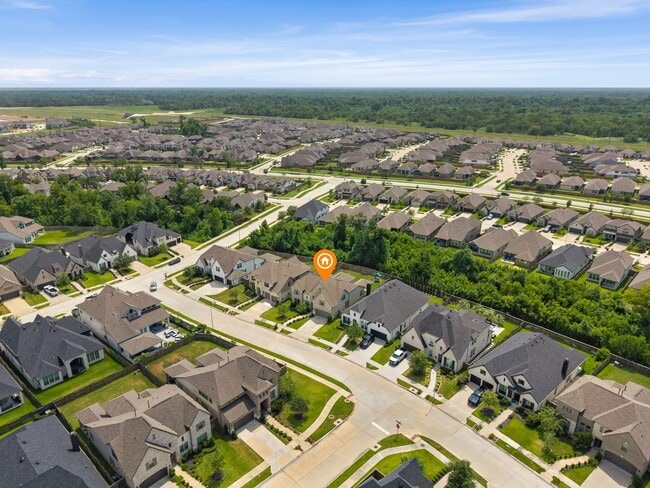 Building Photo - 1911 Golden Leaf Dr