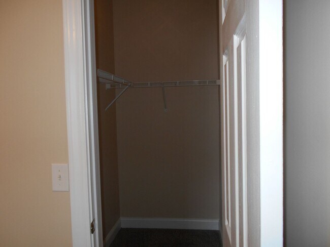 Building Photo - 3 bedroom, 2 bath condo at Fountain Pointe