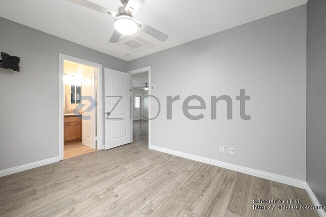 Building Photo - 4244 Cherokee Ave