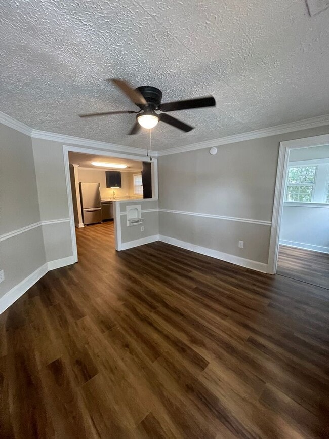 Building Photo - 3/2  Renovated House off West Broad Street!