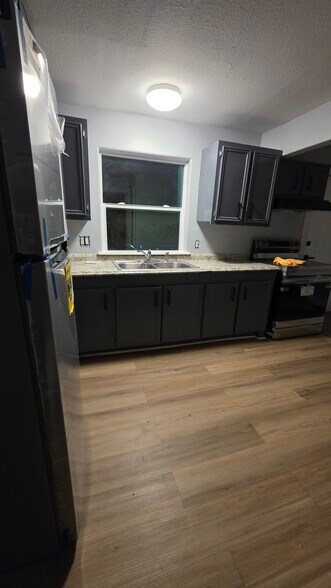 Building Photo - 9426 Sandra St