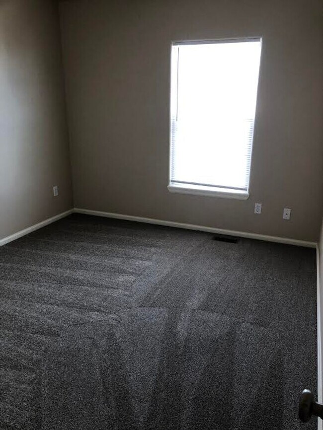 Building Photo - Fully Renovated, "MUST SEE" 3 Bedroom, 3 Bath Townhome with 2 Car Attached Garage