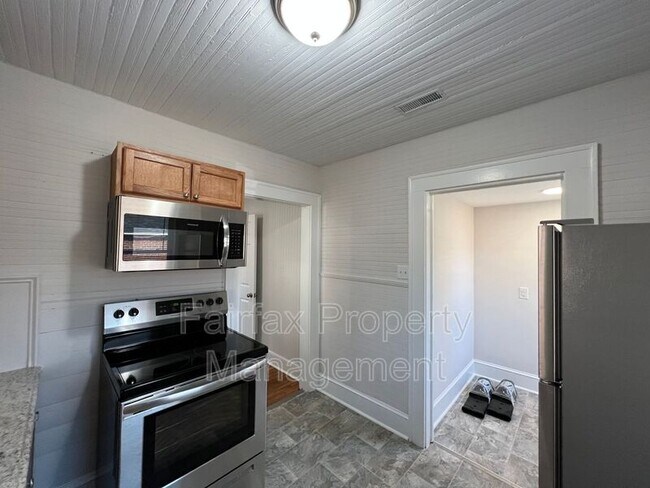 Building Photo - 102 W Summit Ave