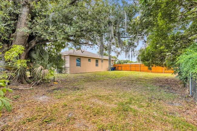 Building Photo - 306 N 18th Ct