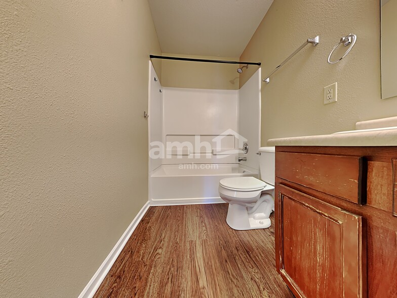 Building Photo - 524 Bridgewater Dr