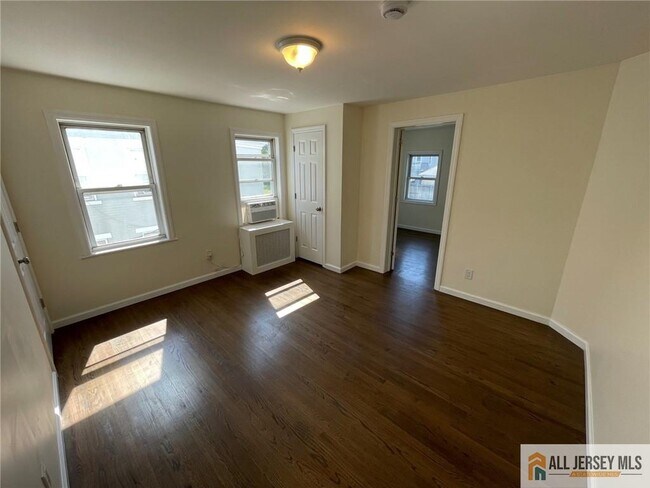 Building Photo - 258 2nd St