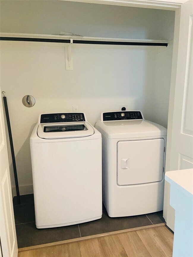 Building Photo - 1528 Chestnut St