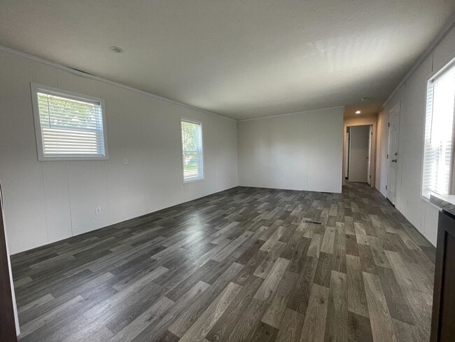 Building Photo - 15862 Villaire Ave