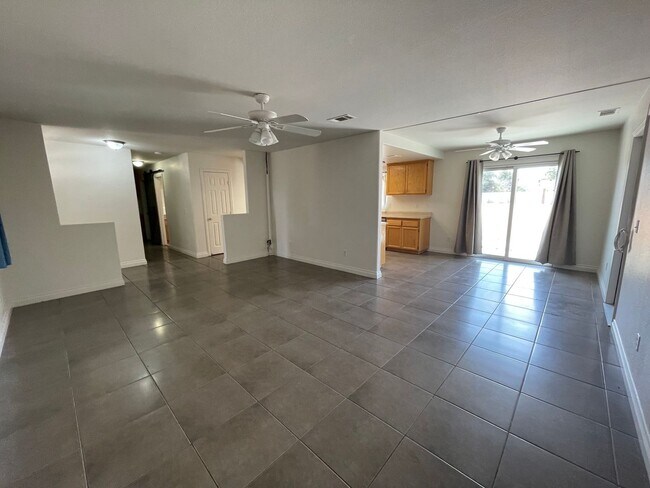 Building Photo - Charming Three Bedrooms, 2 Bathrooms Home In Apple Valley, Fully Fenced & Cross Fenced,