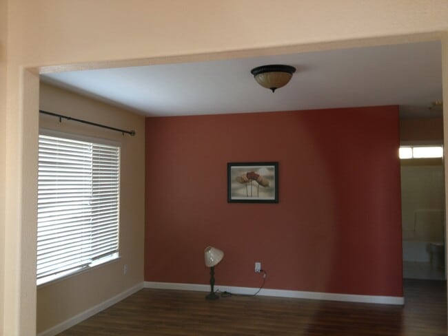 Building Photo - Home on quiet street in Roseville off Foothills Blvd