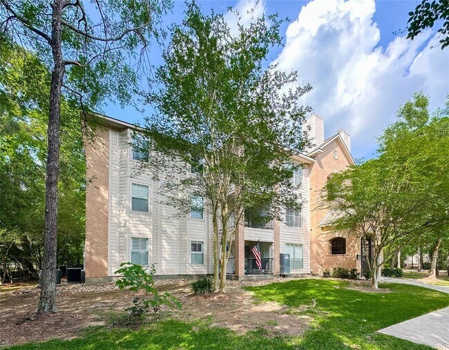 Building Photo - 8051 Bay Branch Dr