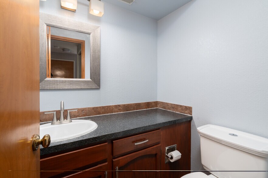 Building Photo - 124 N 39th Pl