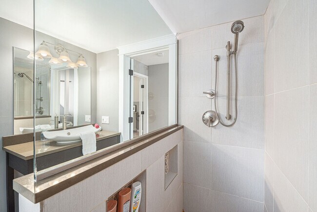 Building Photo - 8015 Aarwood Trail NW