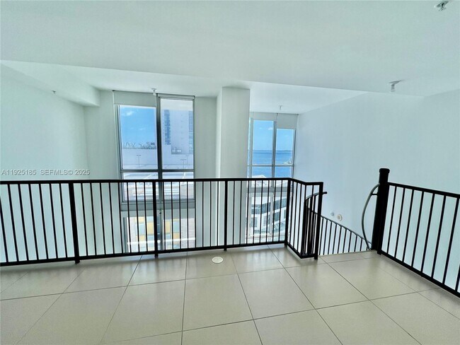 Building Photo - 300 S Biscayne Blvd