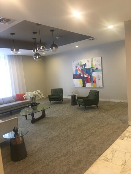 Building Photo - 9225 Collins Ave