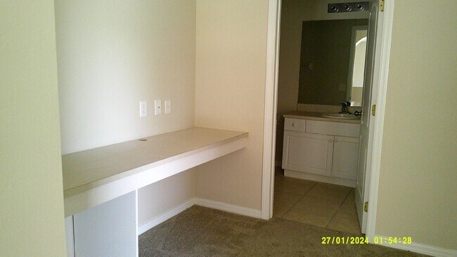 Building Photo - Available in April! Nice 3/2/2 Across From Jim Jeffers Park and Oasis North School