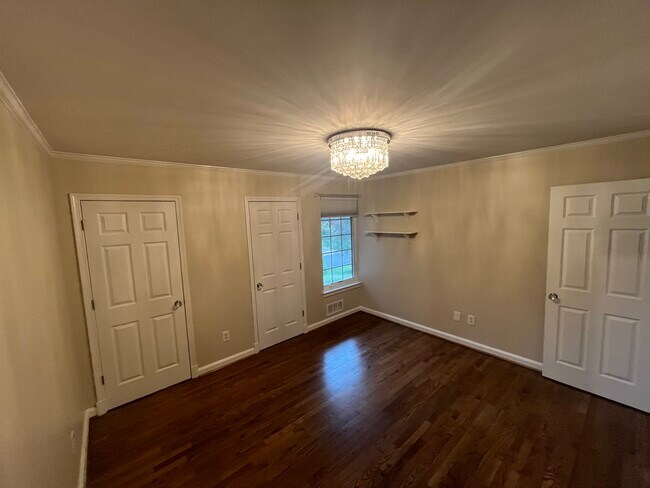 Building Photo - 6805 Millwood Rd